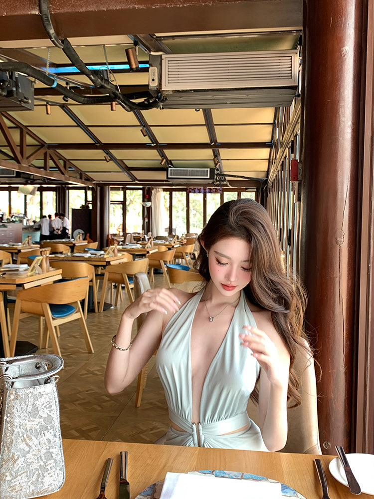 Blue v-neck hollow sleeveless halter dress temperament waist banquet dress R0547