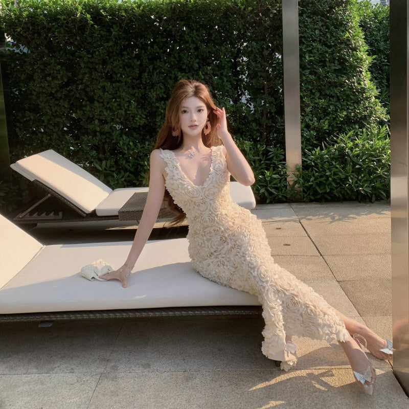 Temperament V-neck three-dimensional flower suspender dress with waist and slim fit hip skirt R0540