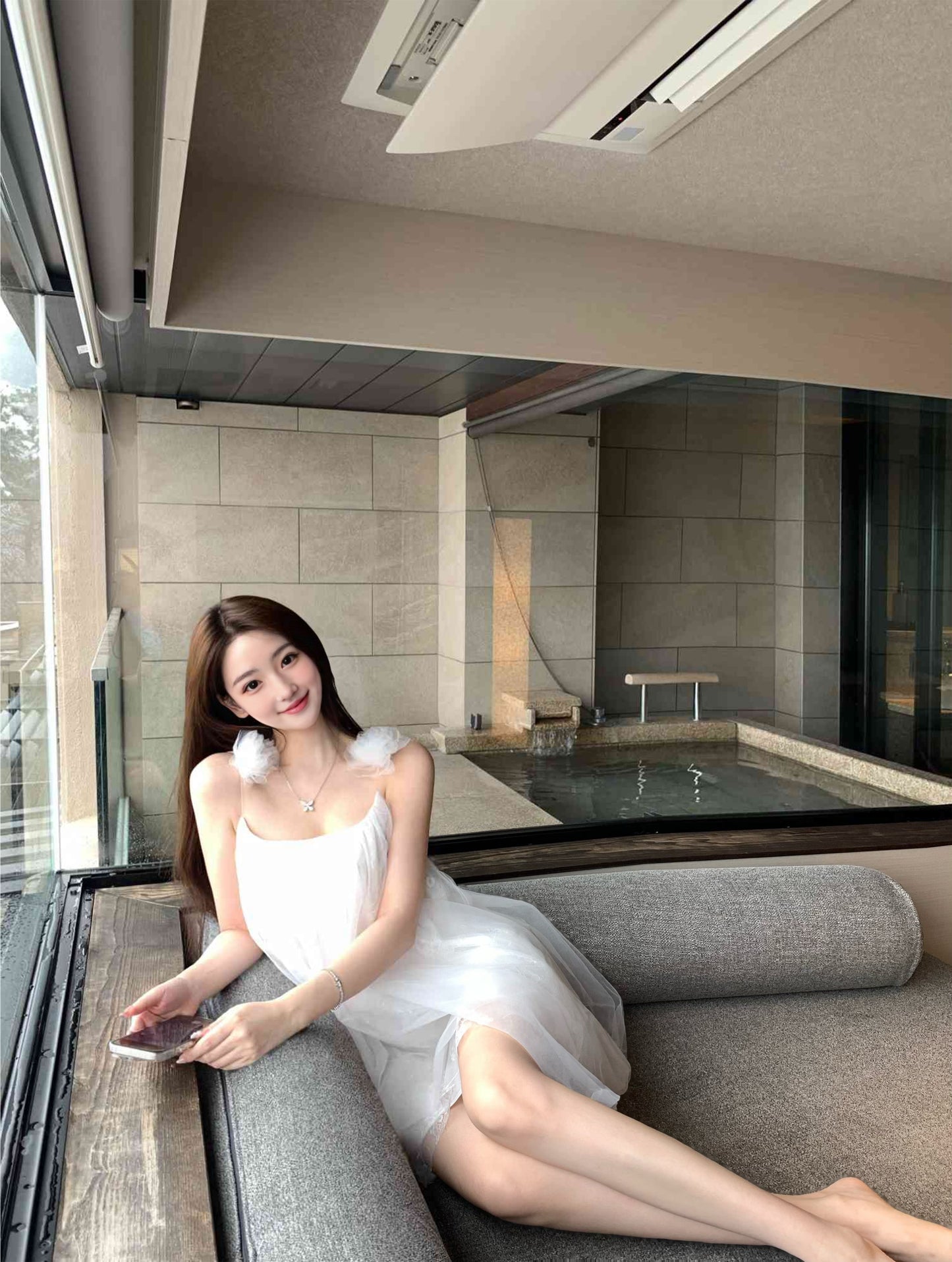 Gentle temperament white suspender dress 2025 new beautiful loose bud short skirt R0777