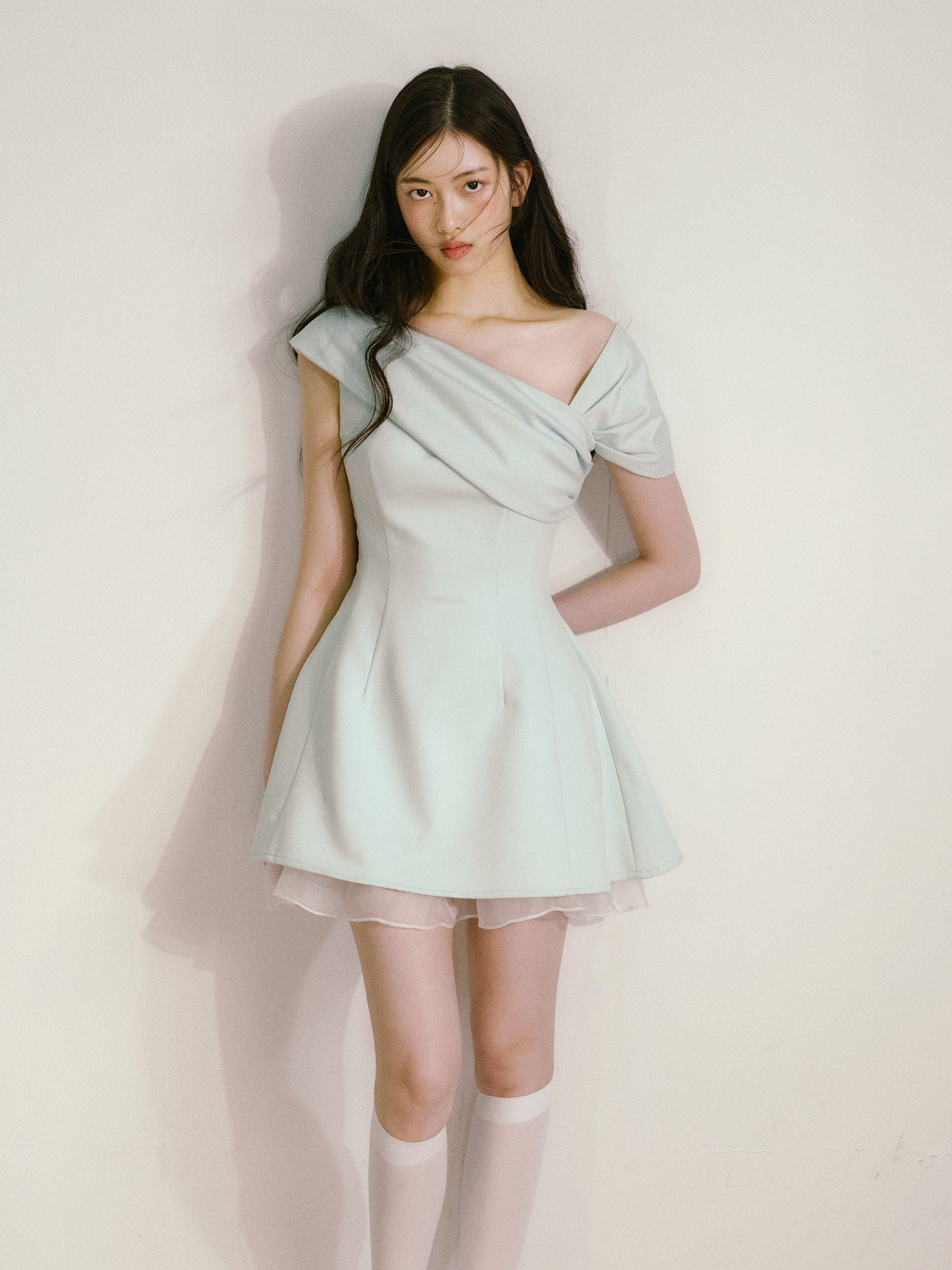 Mint green one-shoulder dress Qianjinfeng niche design unique beautiful waist skirt R5128