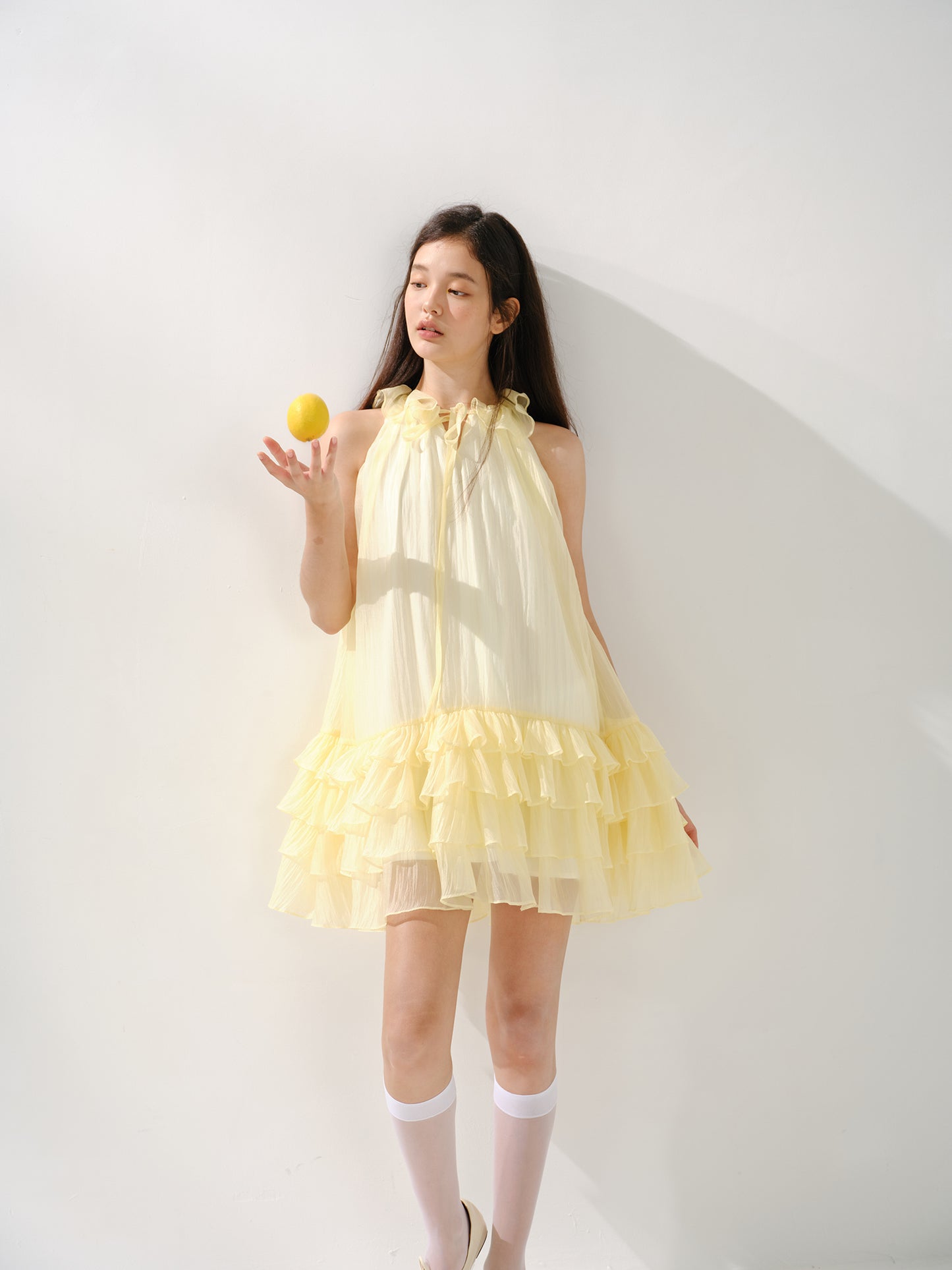 Bright yellow lace-up sleeveless dress, loose multi-layered ruffled cake skirt R5170
