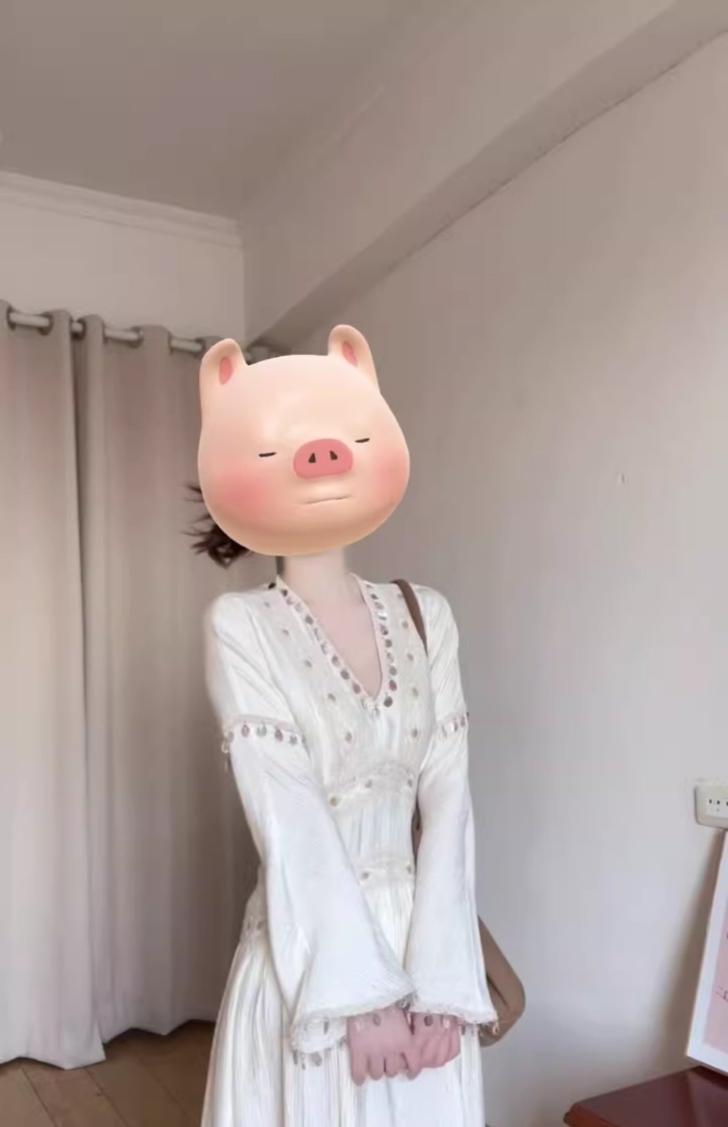 Seaside holiday style v-neck dress 2025 spring new beautiful unique waist temperament long dress R0440