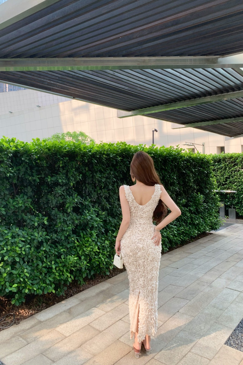 Temperament V-neck three-dimensional flower suspender dress with waist and slim fit hip skirt R0540