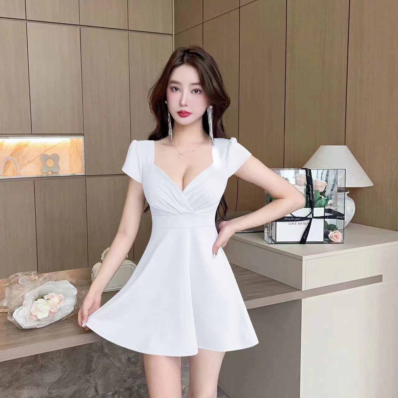 Low-cut sexy long-sleeved dress for women with slim waist and backless simple A-line short skirt R3670