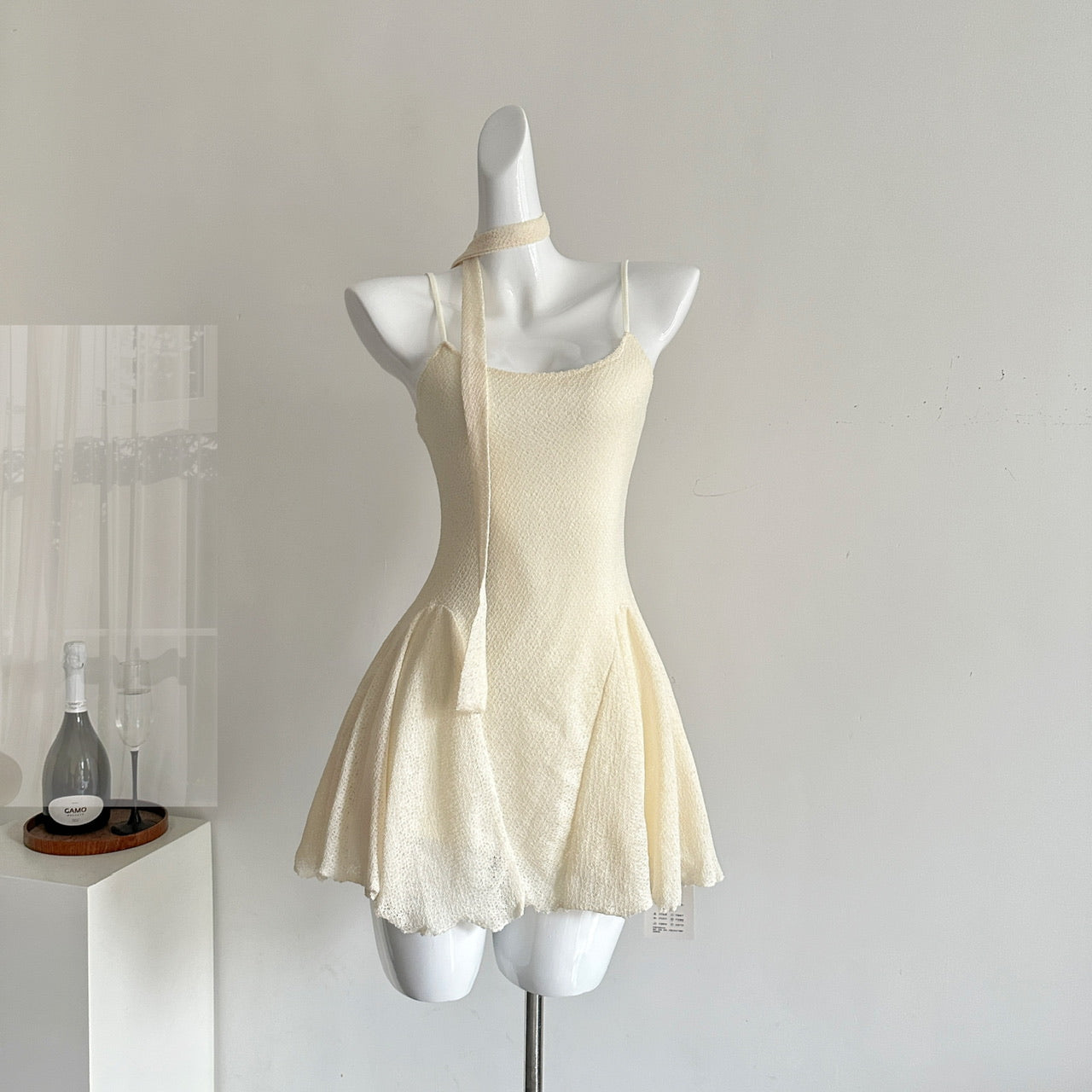 White flower figure-hugging suspender dress R2129