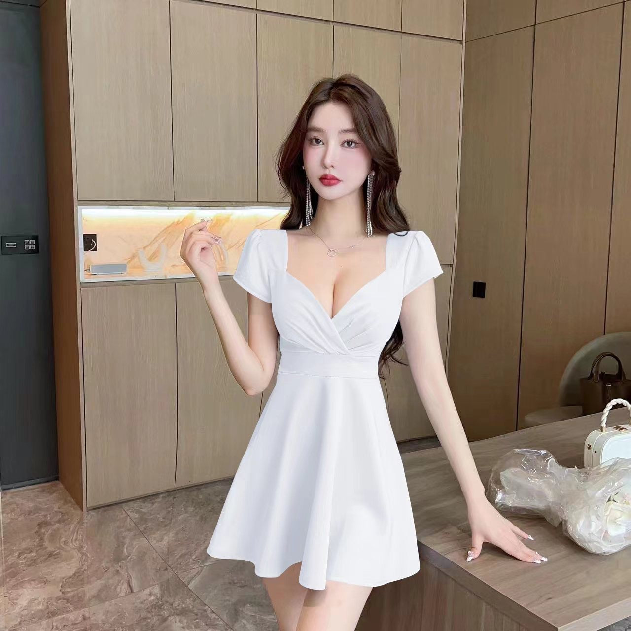 Low-cut sexy long-sleeved dress for women with slim waist and backless simple A-line short skirt R3670
