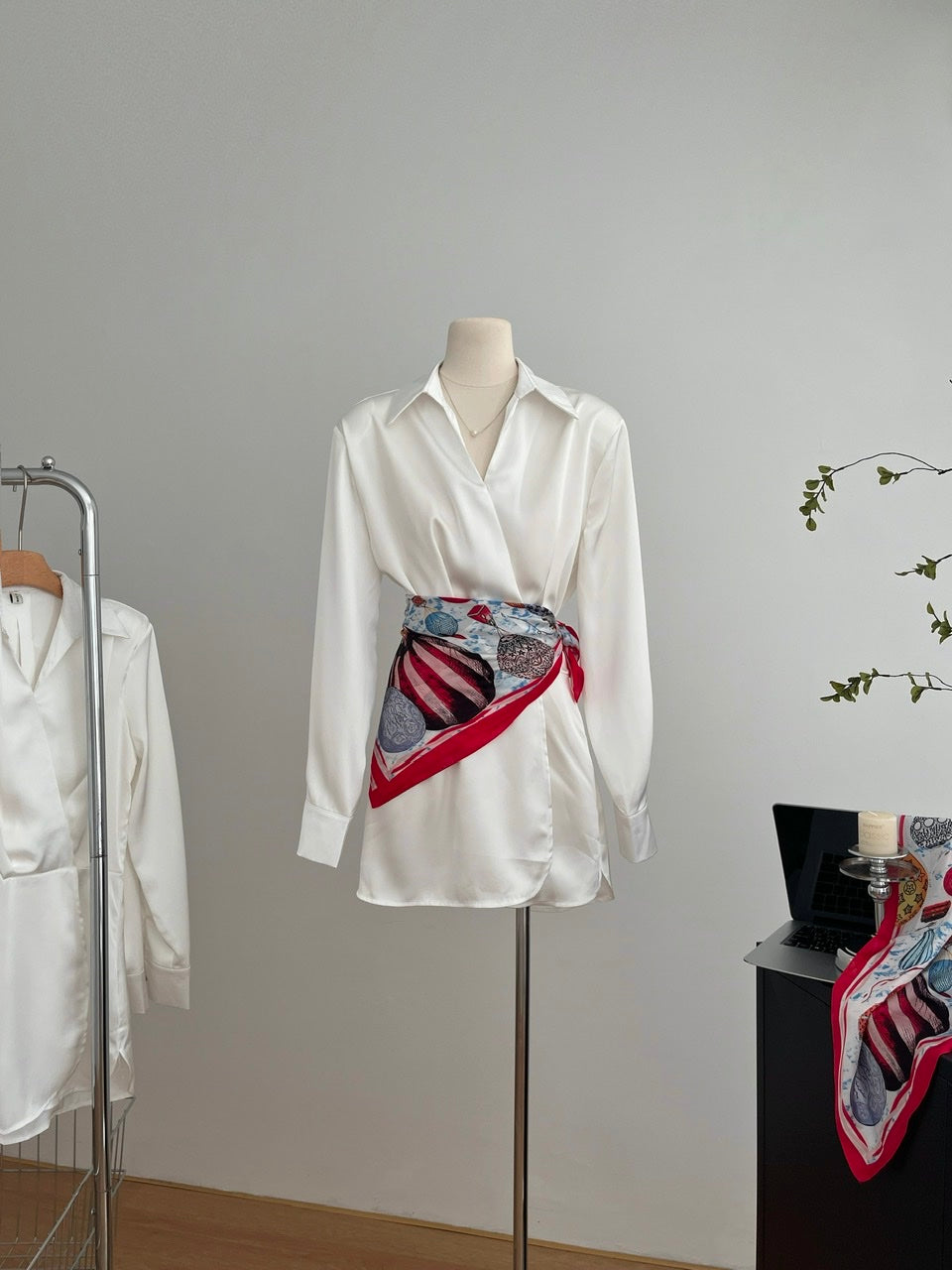 Rose feel textured acetate shirt dress short skirt niche v-neck white dress R2095