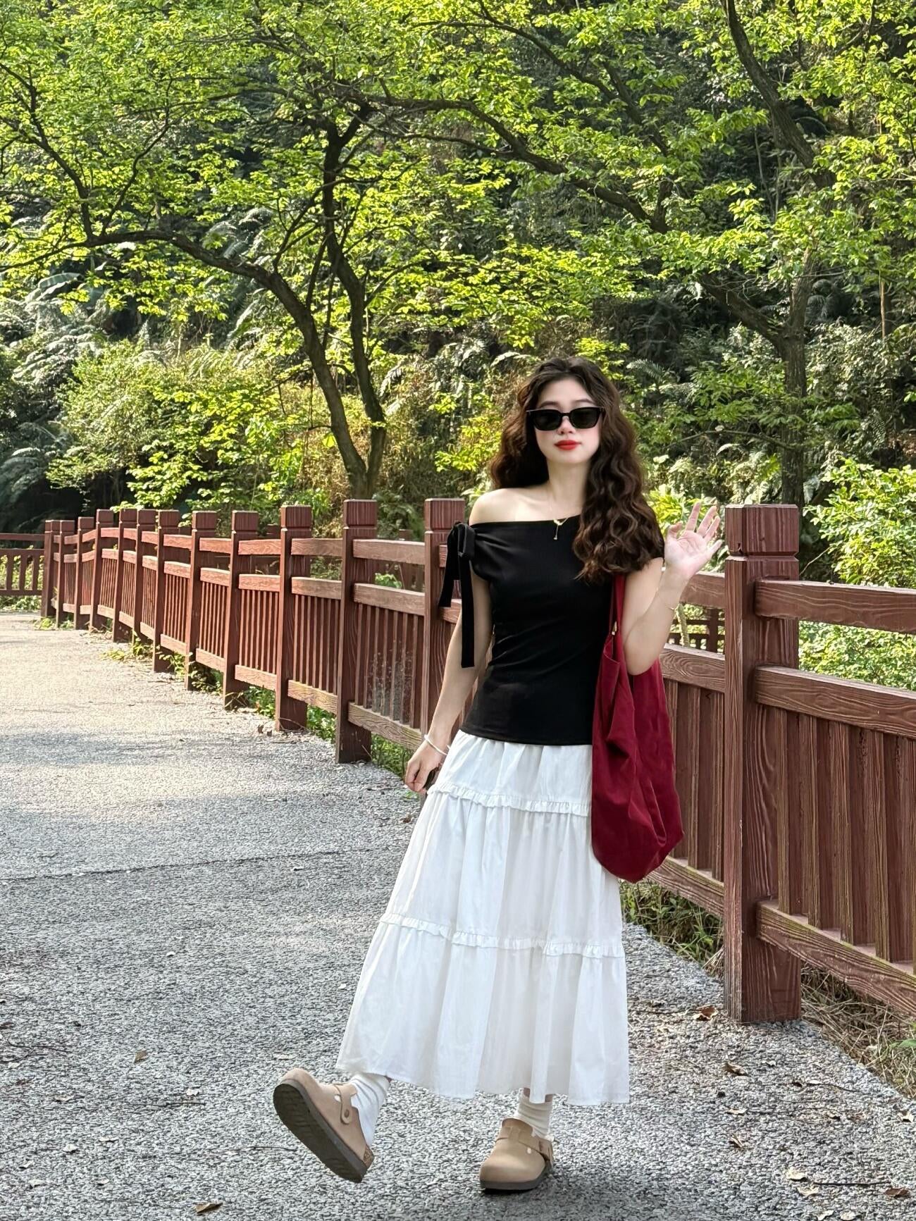 Gentle temperament black off-shoulder T-shirt A-line skirt 2025 two-piece suit R0887