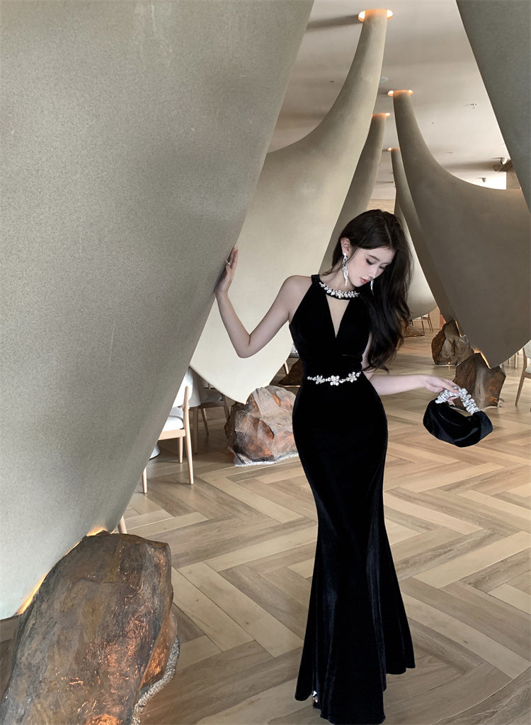 Hepburn style black dress high-end niche temperament heavy fishtail halter neck dress R1774