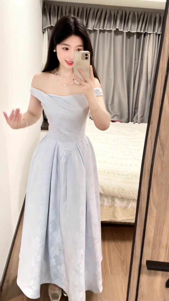 Blue jacquard suspender dress with a slender neckline and a fluffy long skirt. R0524