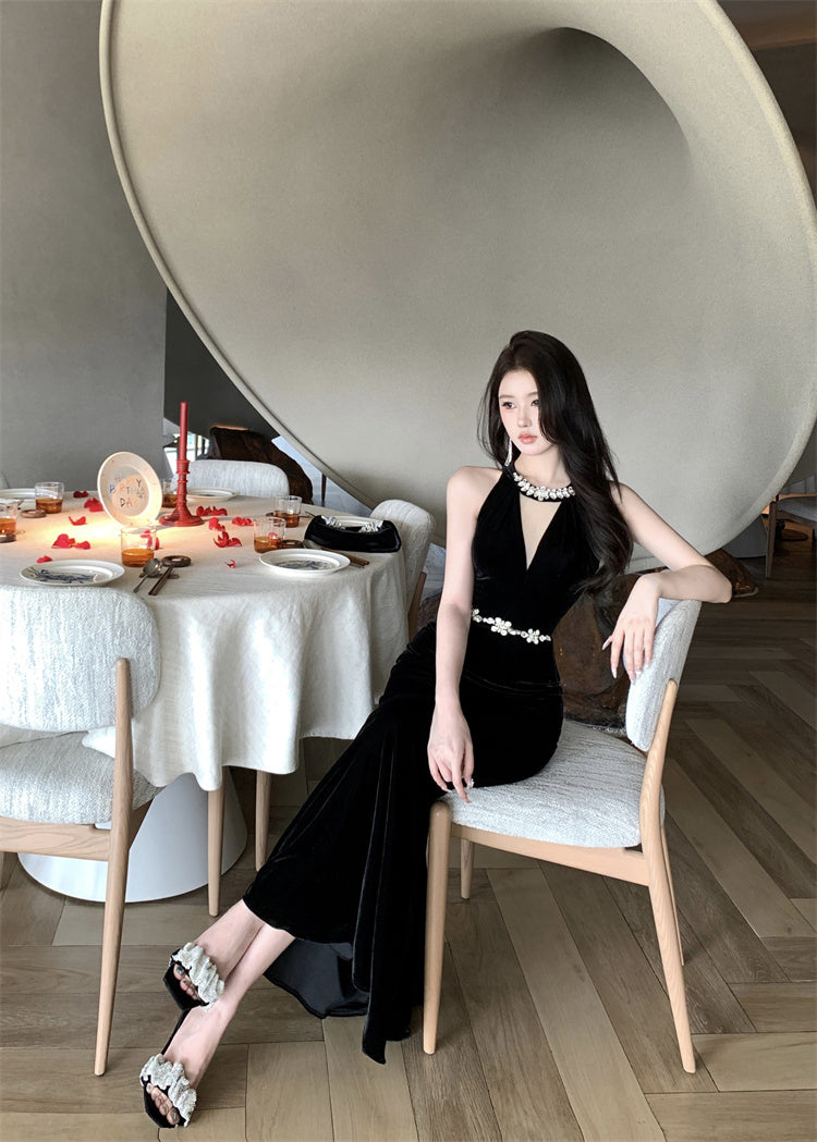 Hepburn style black dress high-end niche temperament heavy fishtail halter neck dress R1774