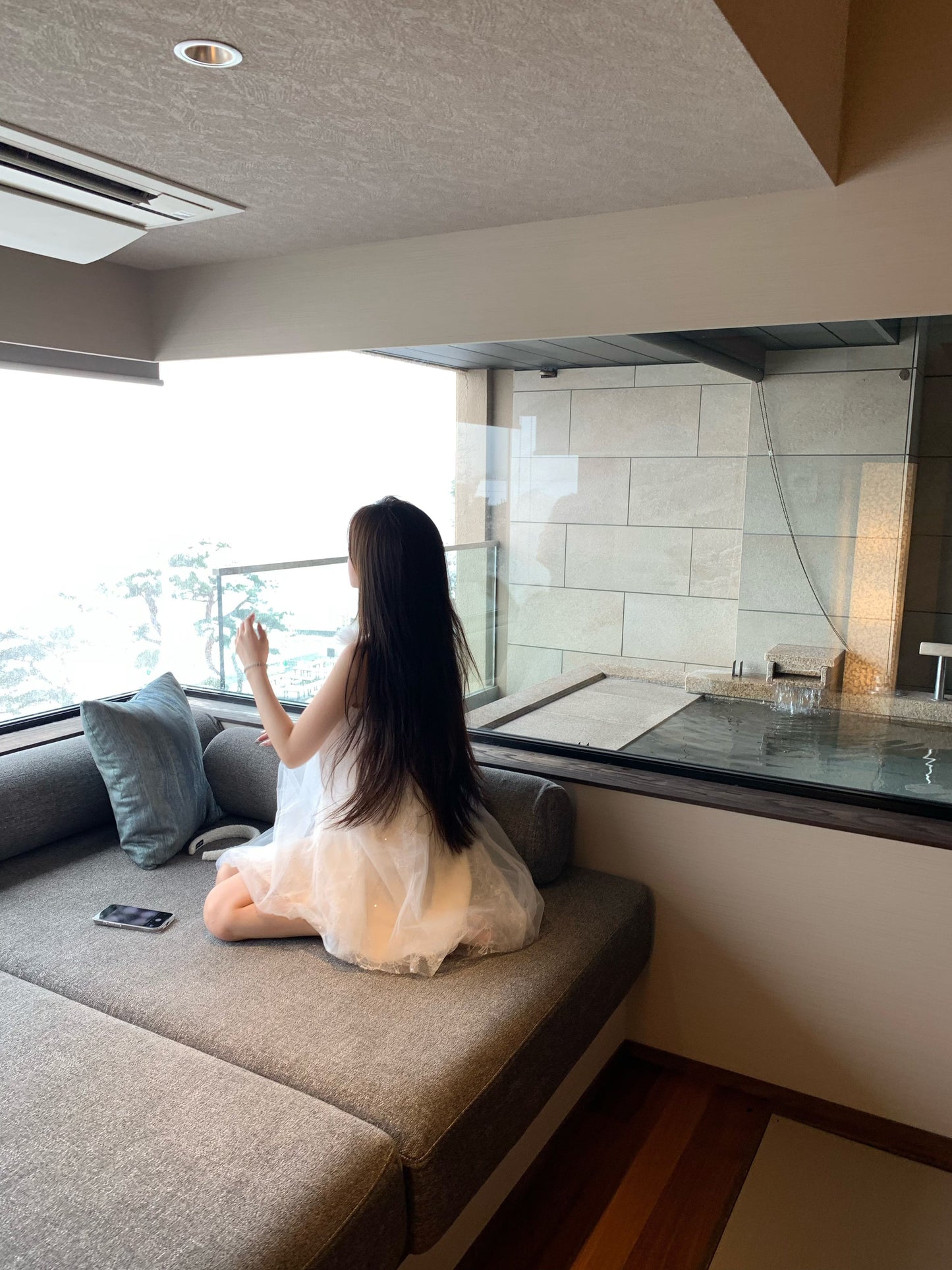 Gentle temperament white suspender dress 2025 new beautiful loose bud short skirt R0777