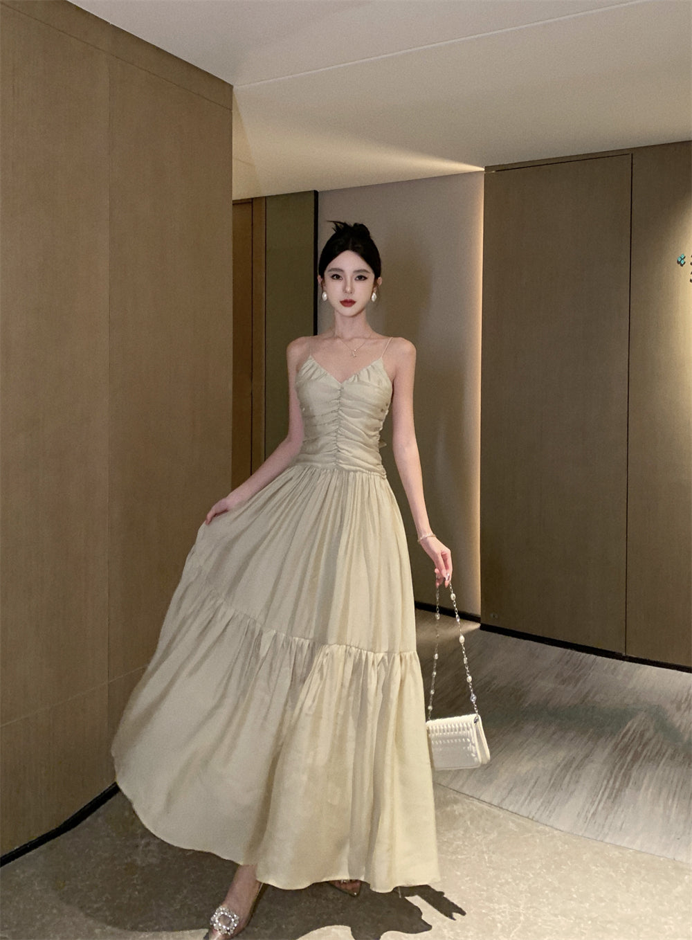 French high-end backless suspender dress sexy V-neck super fairy A-line long skirt R1467