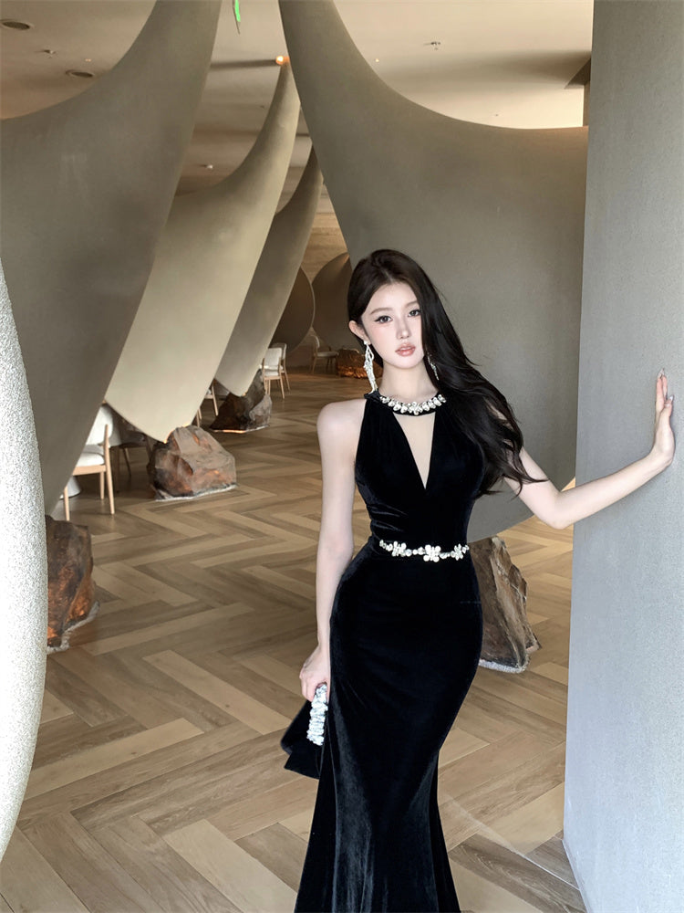 Hepburn style black dress high-end niche temperament heavy fishtail halter neck dress R1774