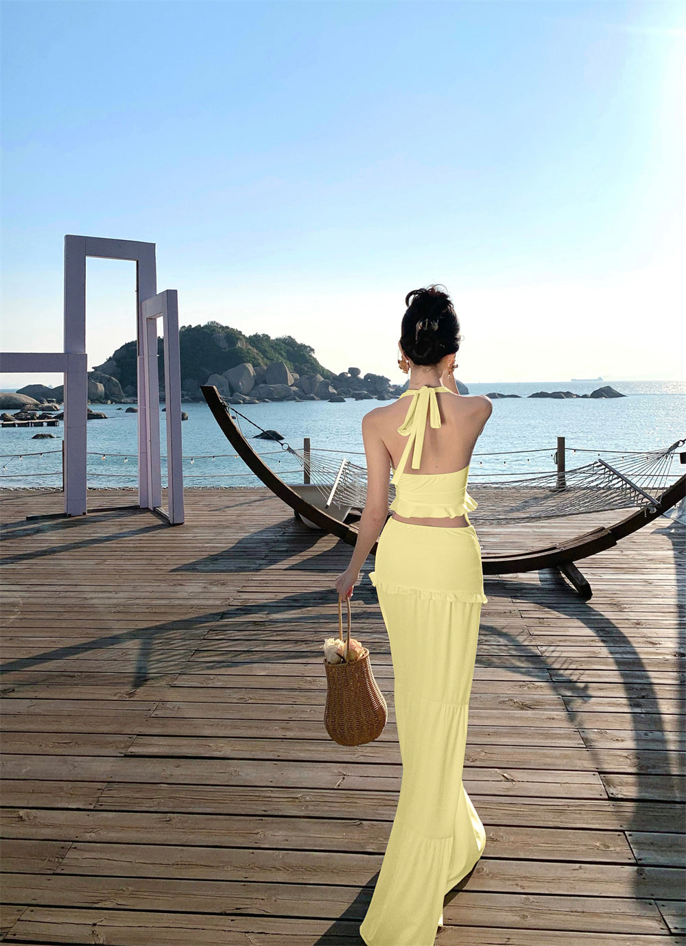 Beautiful outfit set V-neck halter top skirt sexy holiday style two-piece suit R0652