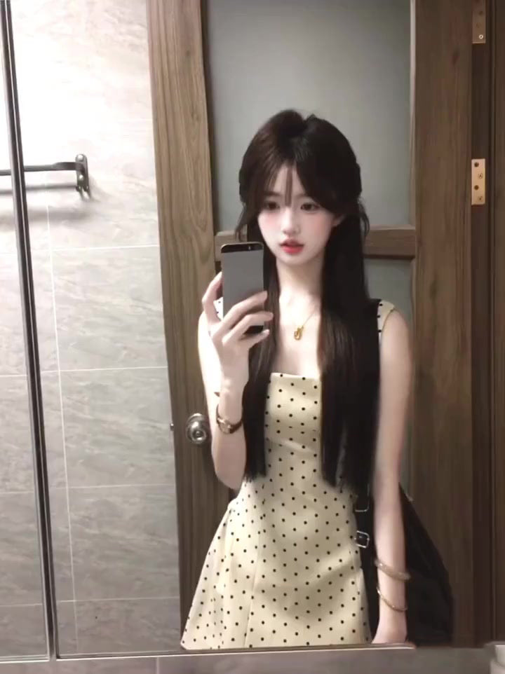 Gentle temperament polka dot suspender dress beautiful waist dress puffy skirt R0638