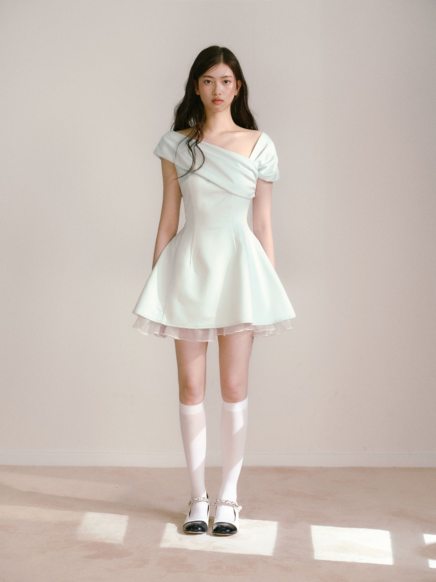 Mint green one-shoulder dress Qianjinfeng niche design unique beautiful waist skirt R5128