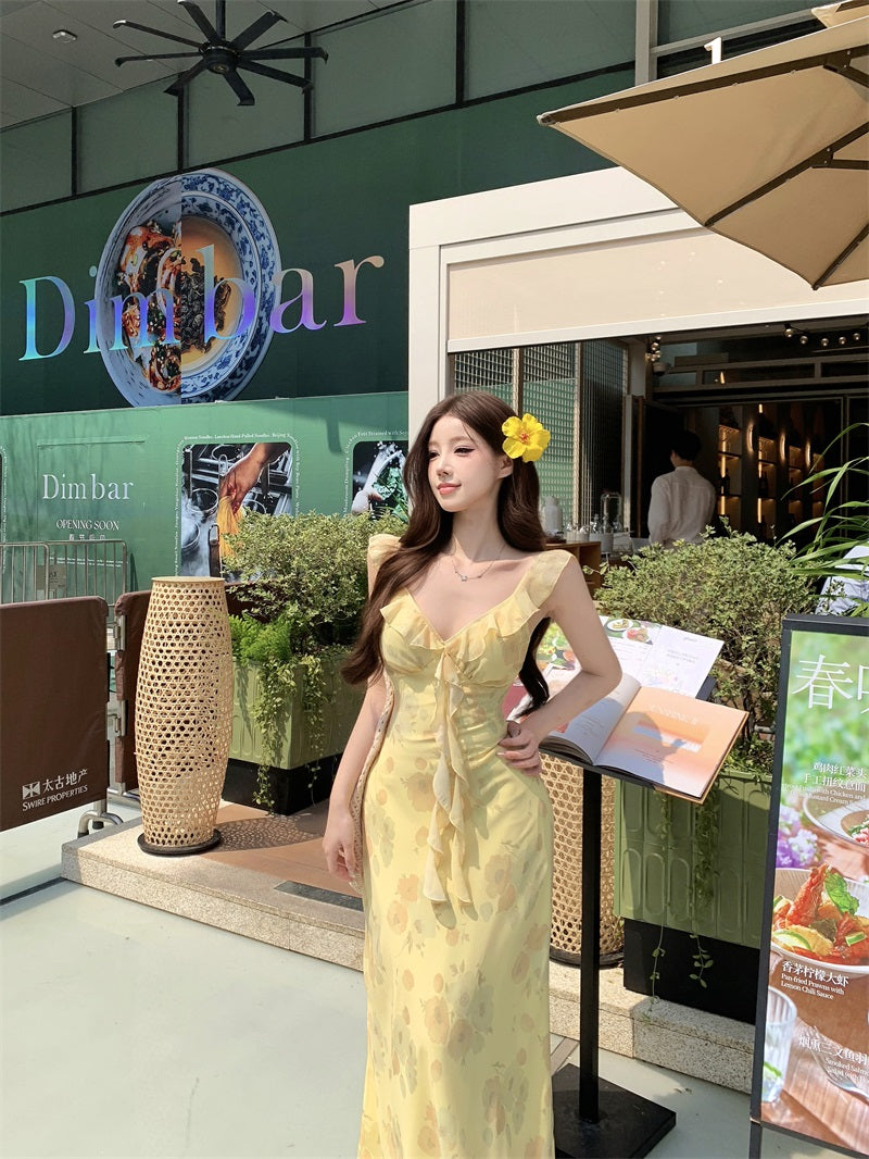 Yellow v-neck floral dress with ruffles, beautiful and unique waist-hugging hip skirt R0500