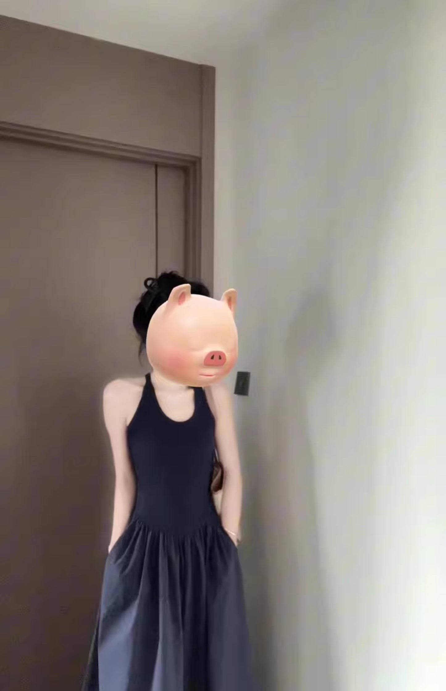 Black dress temperament high-end sleeveless halter neck waist long dress design backless dress R0438