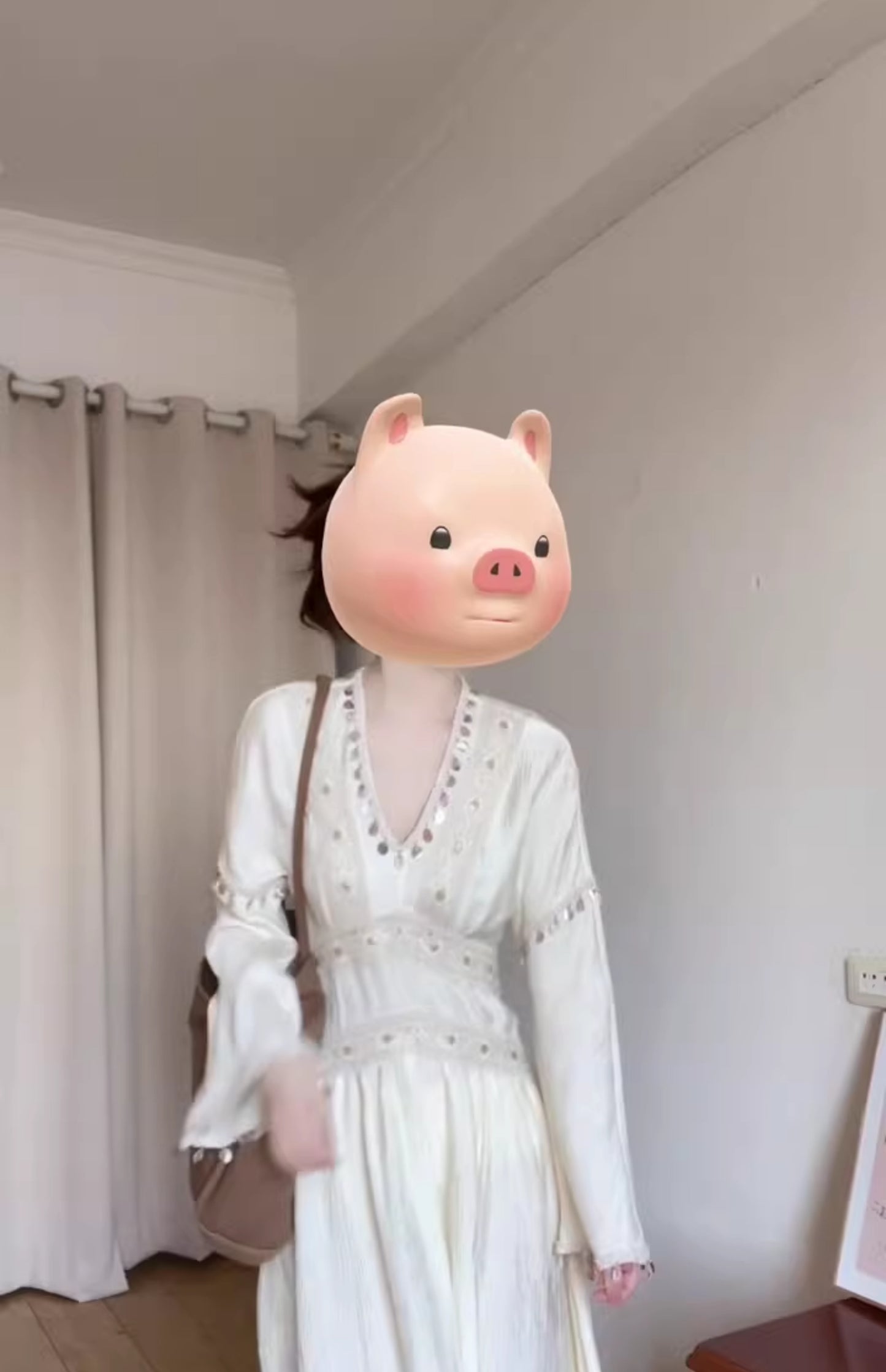 Seaside holiday style v-neck dress 2025 spring new beautiful unique waist temperament long dress R0440