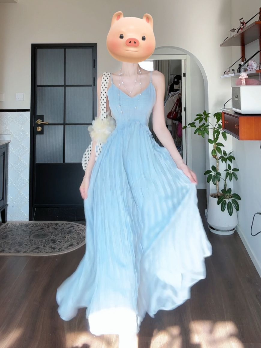 French gentle style blue V-neck suspender skirt 2025 new seaside holiday style waist temperament dress R0443