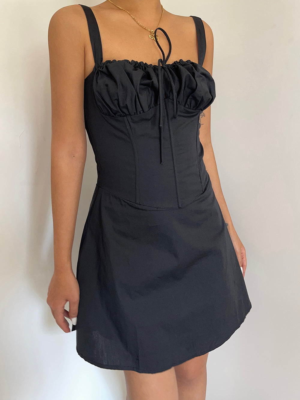 Sexy lace-up tube top suspender dress with design and slim waist and fishbone strappy short skirt R3049