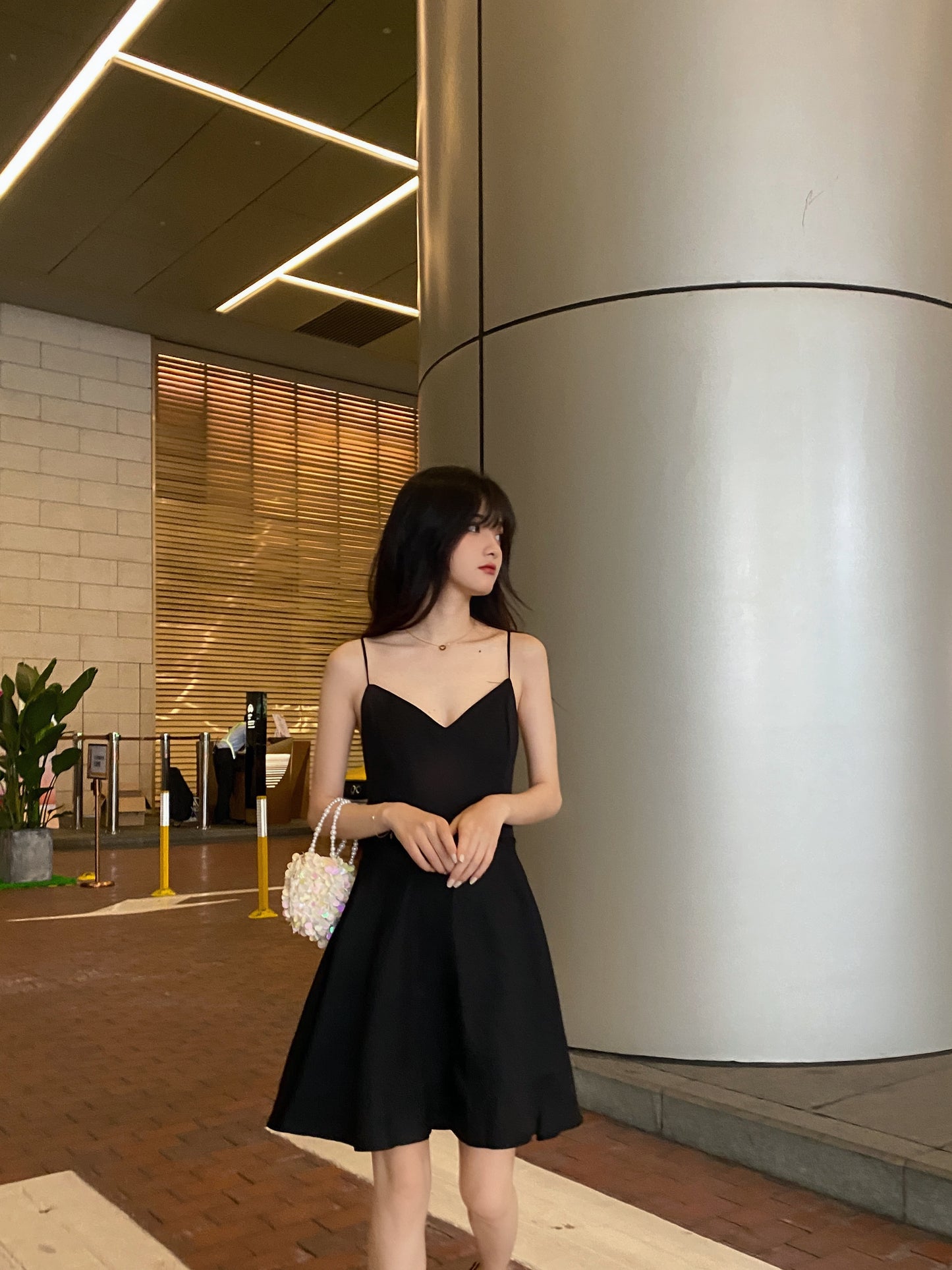 Vacation travel outfit sexy backless suspender dress ins super hot little black dress R1498