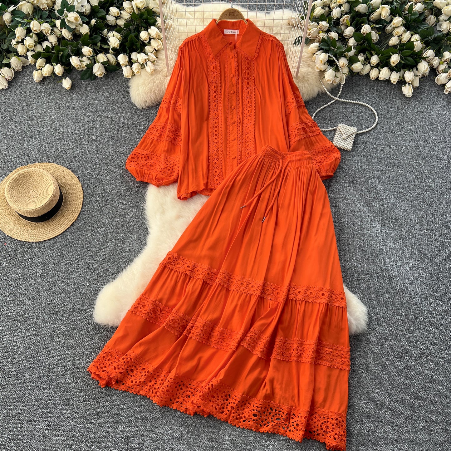 High-grade hollow lace splicing lantern long-sleeved shirt + high-waisted slim-fitting skirt R2258