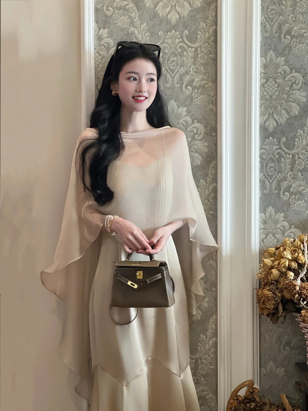 A Thousand-dollar sling dress with satin fishtail skirt and a shawl on the outside, two-piece dress R0507