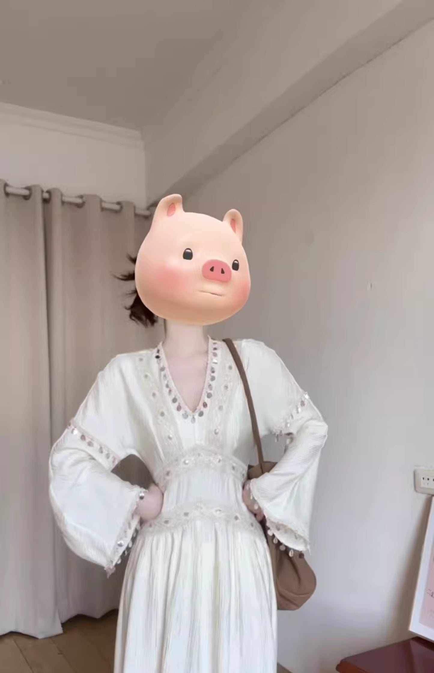 Seaside holiday style v-neck dress 2025 spring new beautiful unique waist temperament long dress R0440