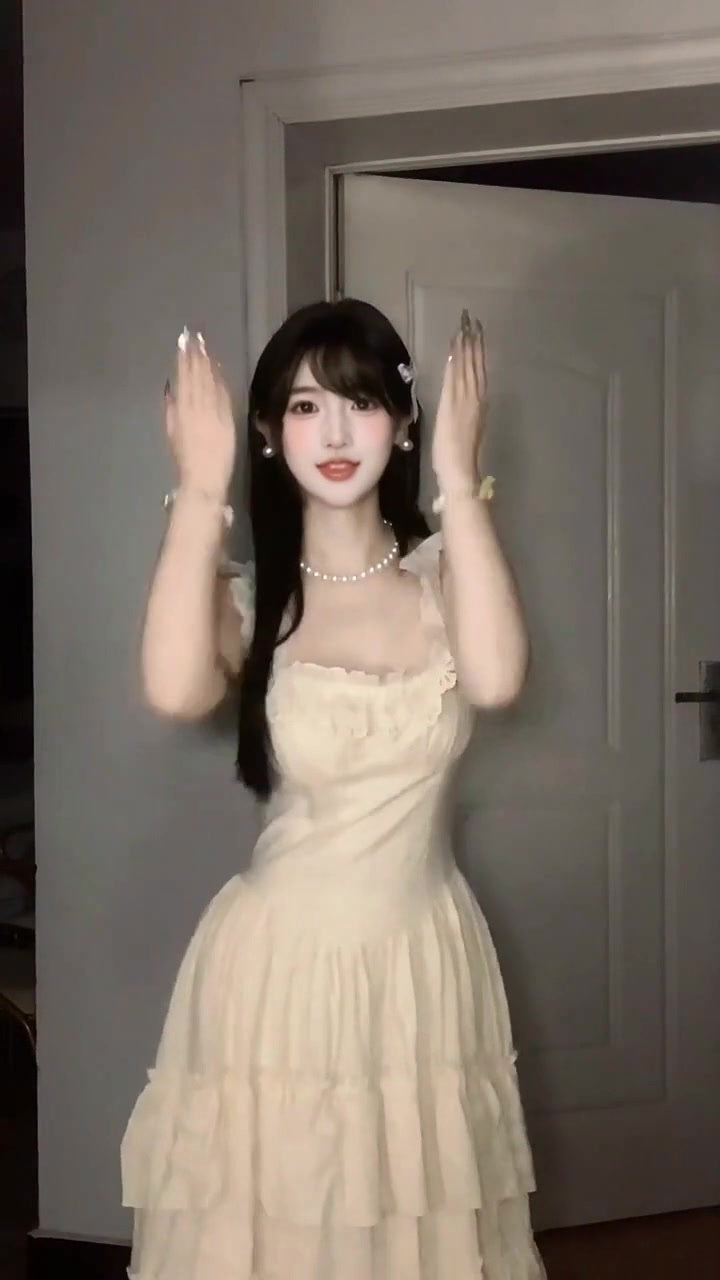 A-line princess dress with small flying sleeves and a sweet fluffy cake waist R0501