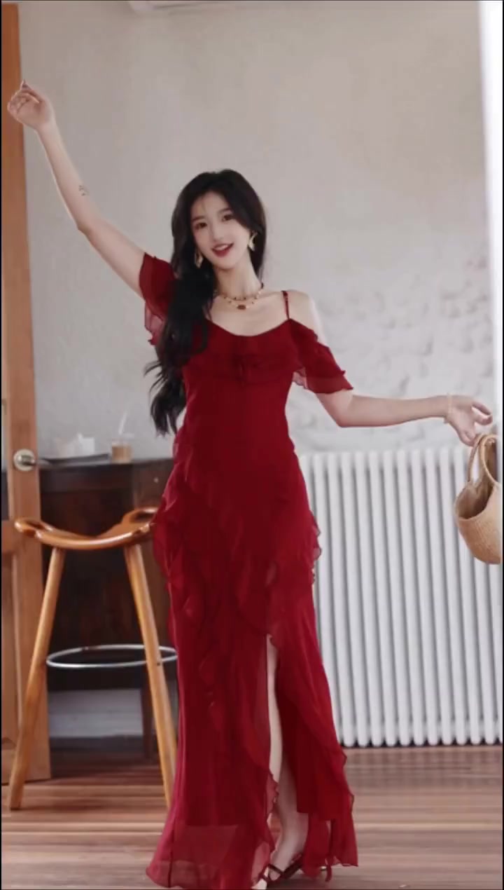 Retro red one-shoulder suspender dress high-end temperament beach dress R0774