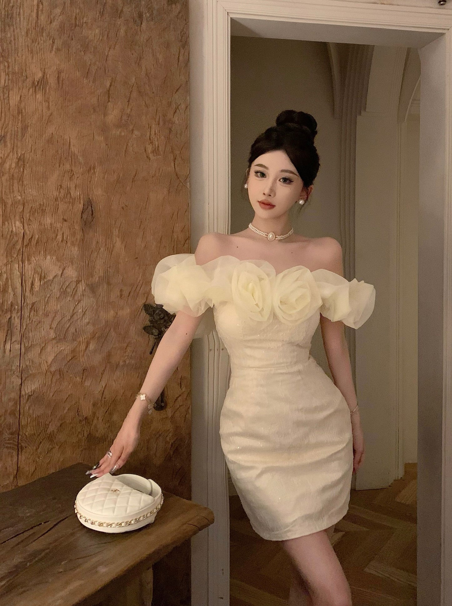 Sexy off-the-shoulder dress, high-end design, slim waist, slimming and hip-hugging dress R3791