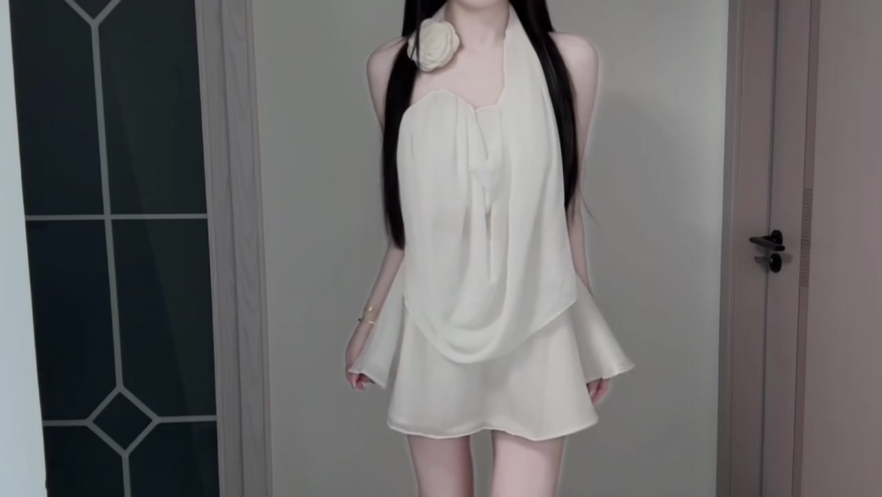 A complete set of pure and relaxed white halter top and short skirt two-piece suit R0833