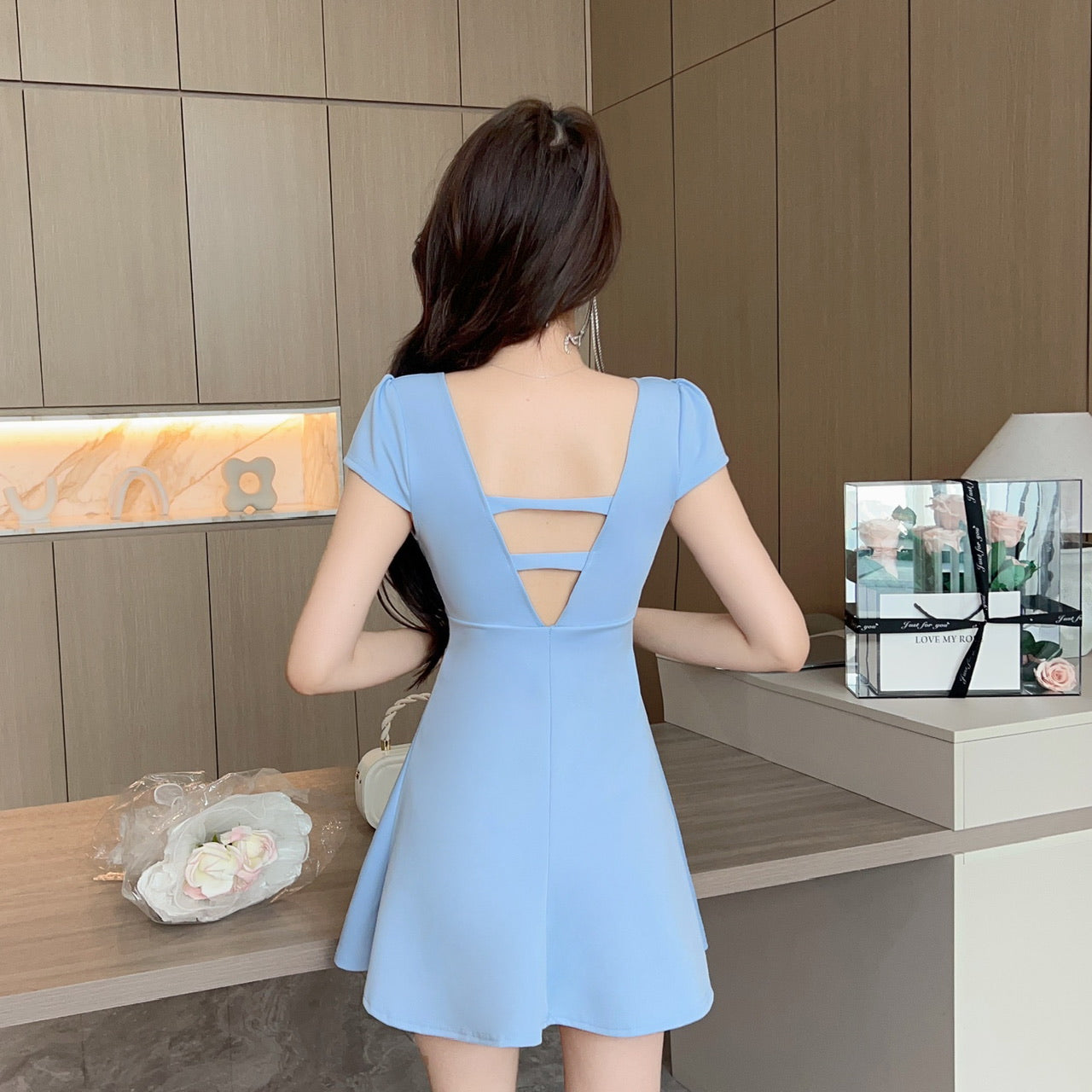 Low-cut sexy long-sleeved dress for women with slim waist and backless simple A-line short skirt R3670