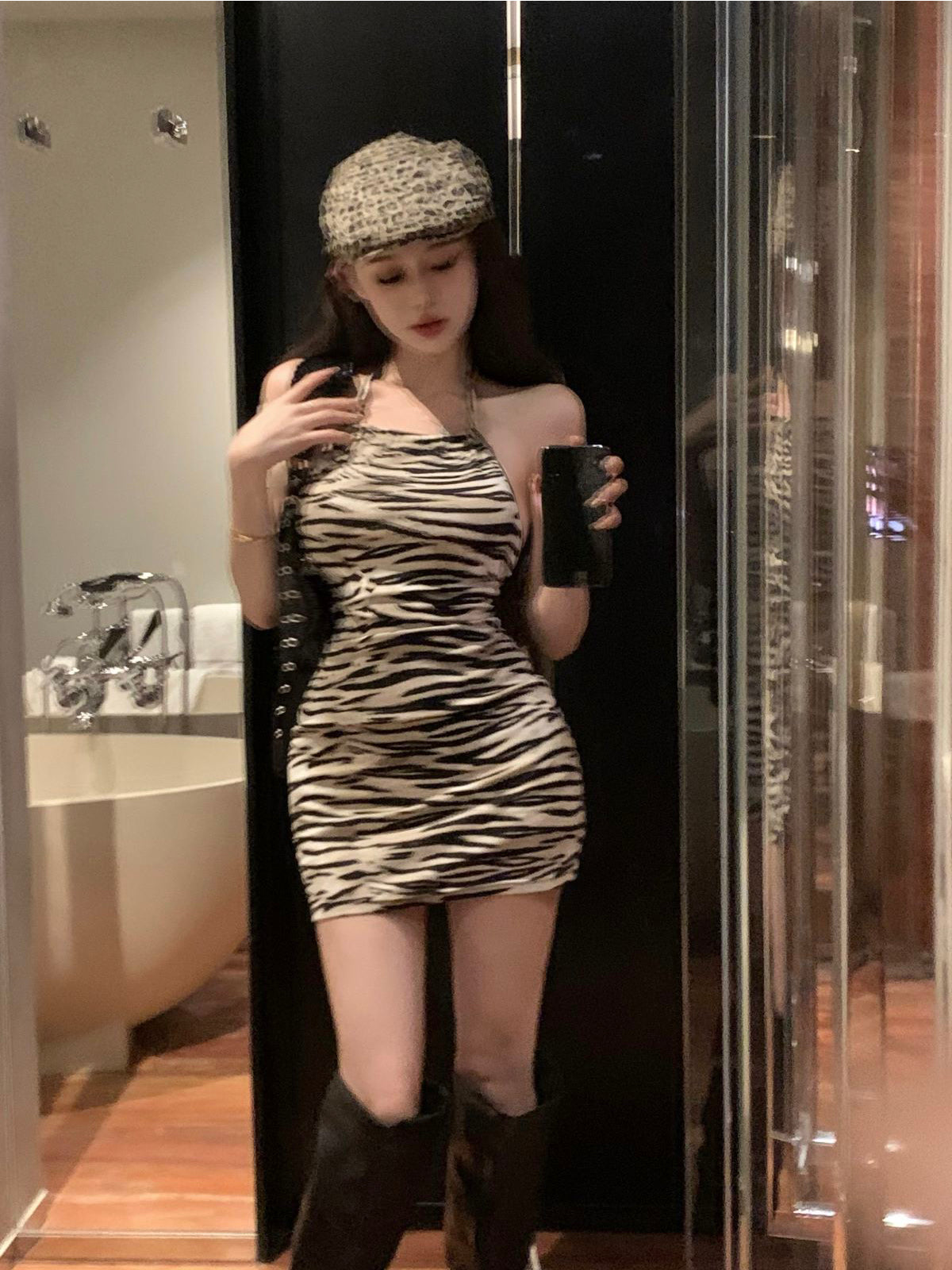 Spring Retro Halter Neck Pleated Backpack Hip-revealing Suspender Dress Women's Short Skirt R3148