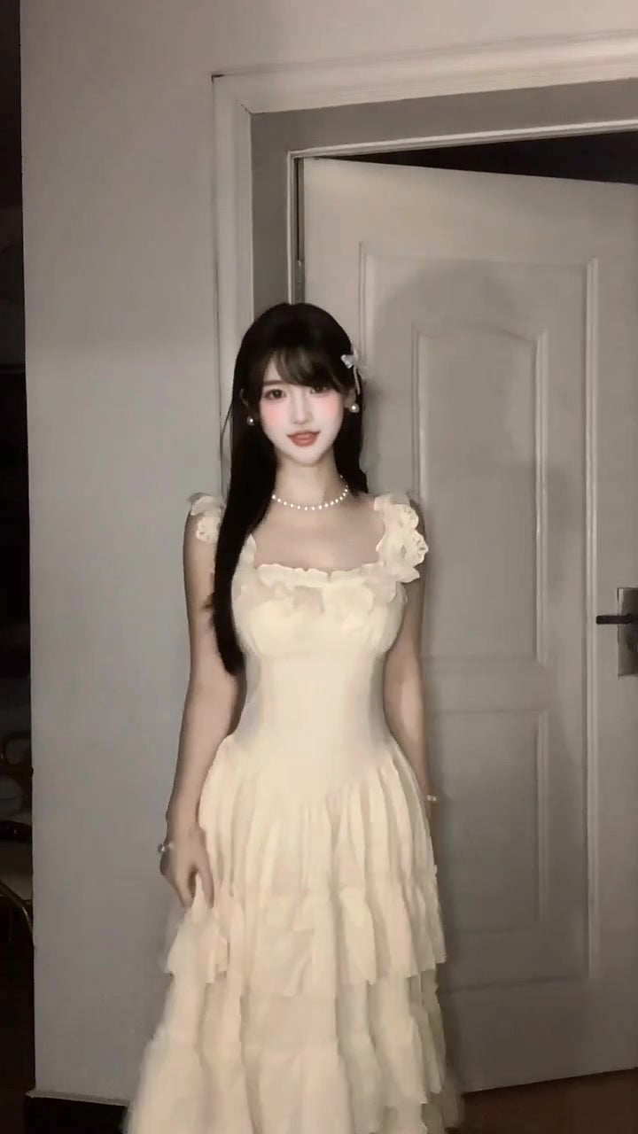 A-line princess dress with small flying sleeves and a sweet fluffy cake waist R0501