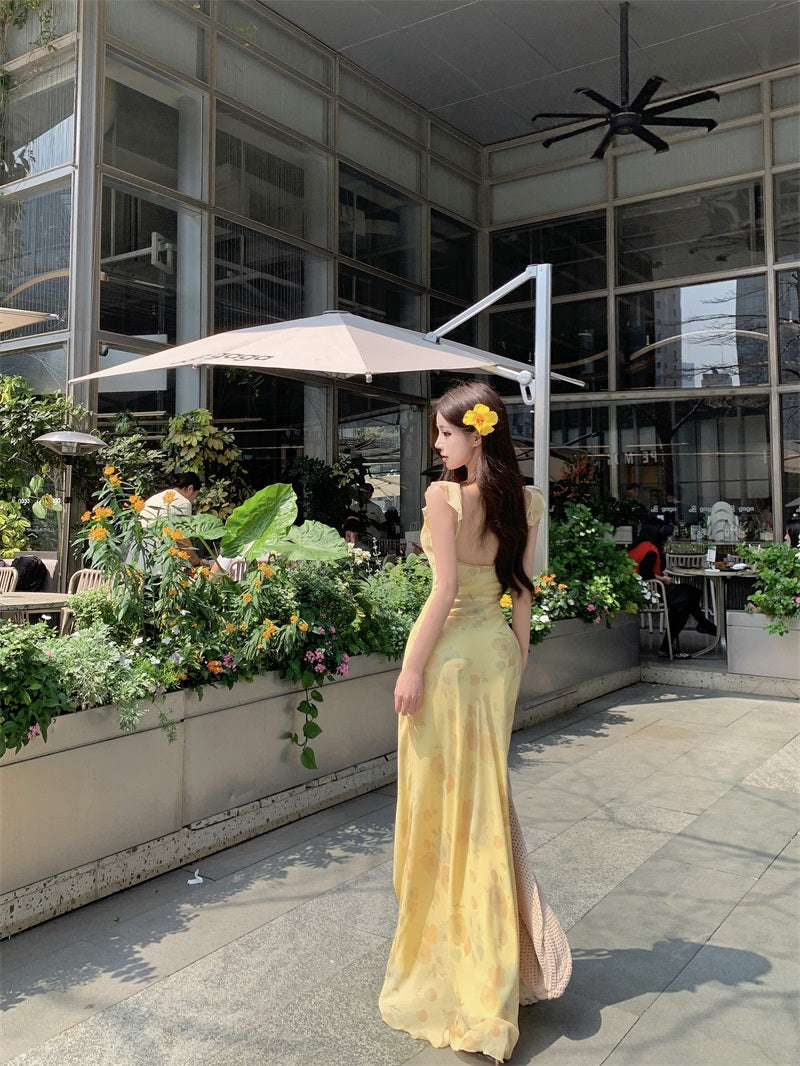 Yellow v-neck floral dress with ruffles, beautiful and unique waist-hugging hip skirt R0500