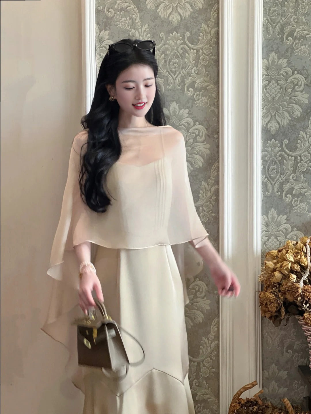 A Thousand-dollar sling dress with satin fishtail skirt and a shawl on the outside, two-piece dress R0507