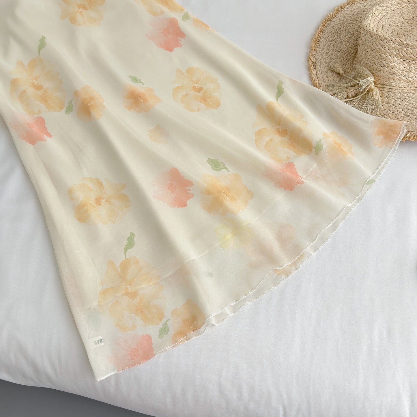 Summer French V-neck floral dress with slim waist and chiffon long skirt R2125