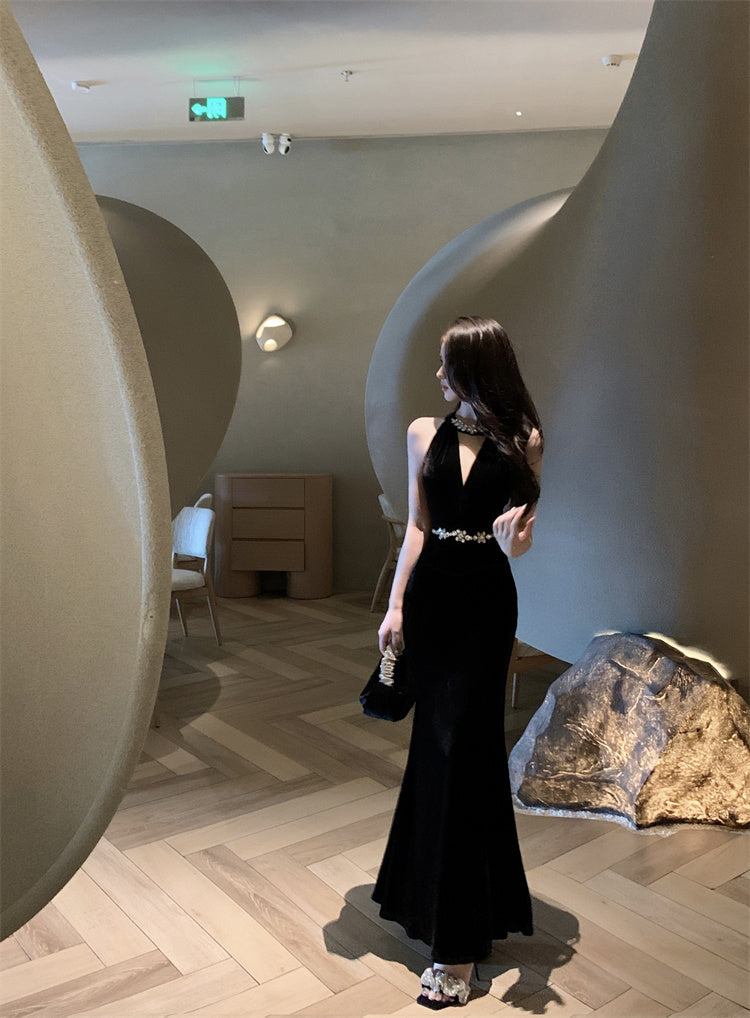Hepburn style black dress high-end niche temperament heavy fishtail halter neck dress R1774