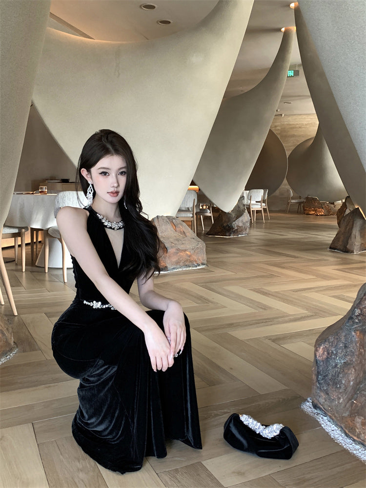 Hepburn style black dress high-end niche temperament heavy fishtail halter neck dress R1774