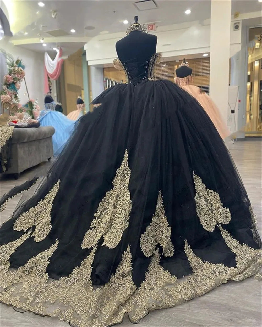 Black Gold Appliques Tulle Quinceanera Dresses With Cape Spaghetti Straps Ball Gown Sweet Sixteen Prom Party Dresses       S7165