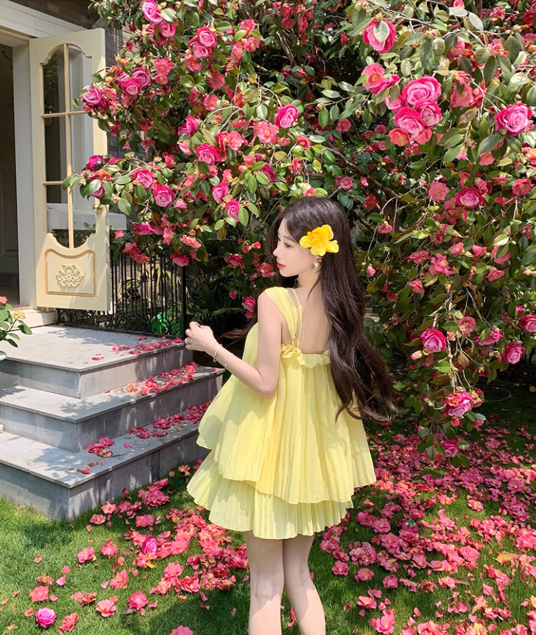 Holiday style beautiful yellow suspender top a-line skirt two-piece suit R0882