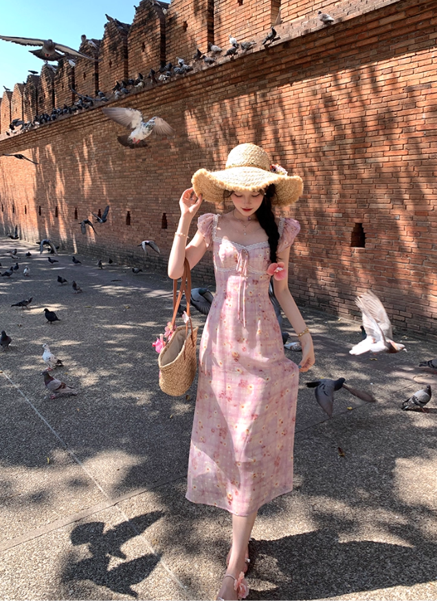 This summer French retro dress with a printed square collar and small flying sleeves is a slimming and form-fitting dress for women R4787