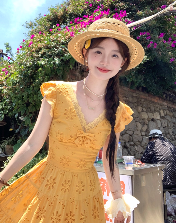 Yellow long v-neck small flying sleeve waist dress summer French retro temperament lace skirt R4578