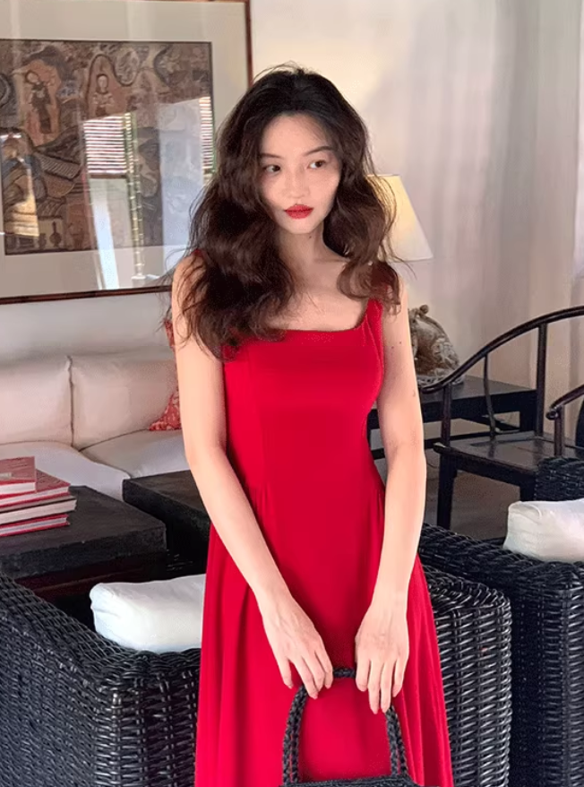 Retro red suspender dress with elegant waist and square neck, gentle A-line long skirt R1431