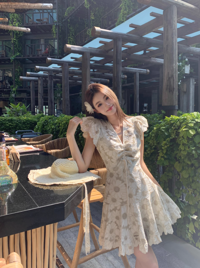 French sweet short-sleeved hollow flower high waist design beige floral dress R4070