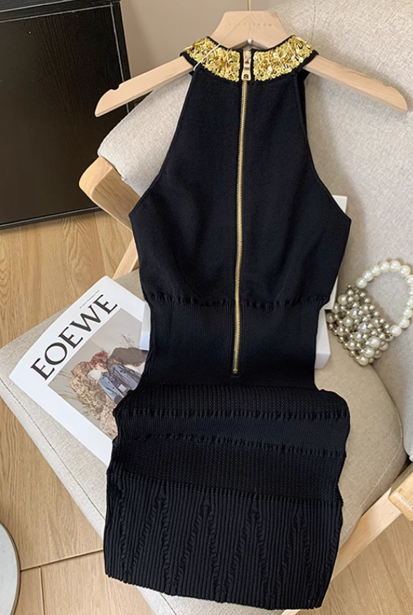 Black French heavy-duty halter neck knitted dress for women new beaded waist and hip short skirt R3957