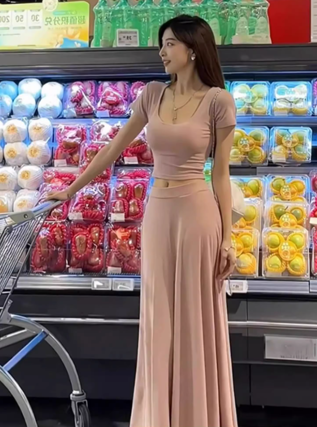 Pure desire style U-neck straight shoulder T-shirt 2025 temperament A-line skirt suit R1396